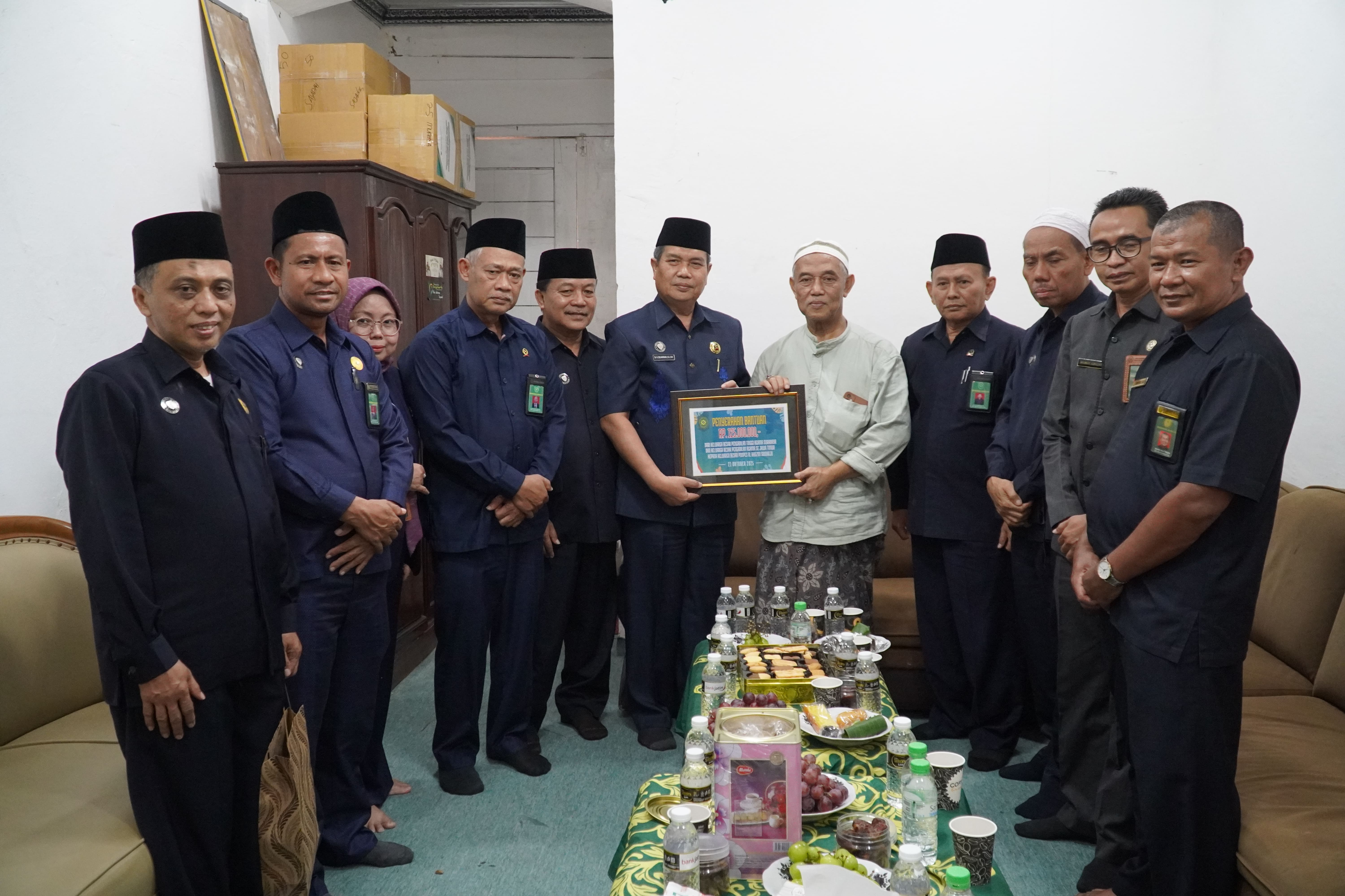 PTA Surabaya Kunjungi dan Lakukan Penyerahan Bantuan untuk Ponpes Al Khozini, Perkuat Pemulihan Pascatragedi