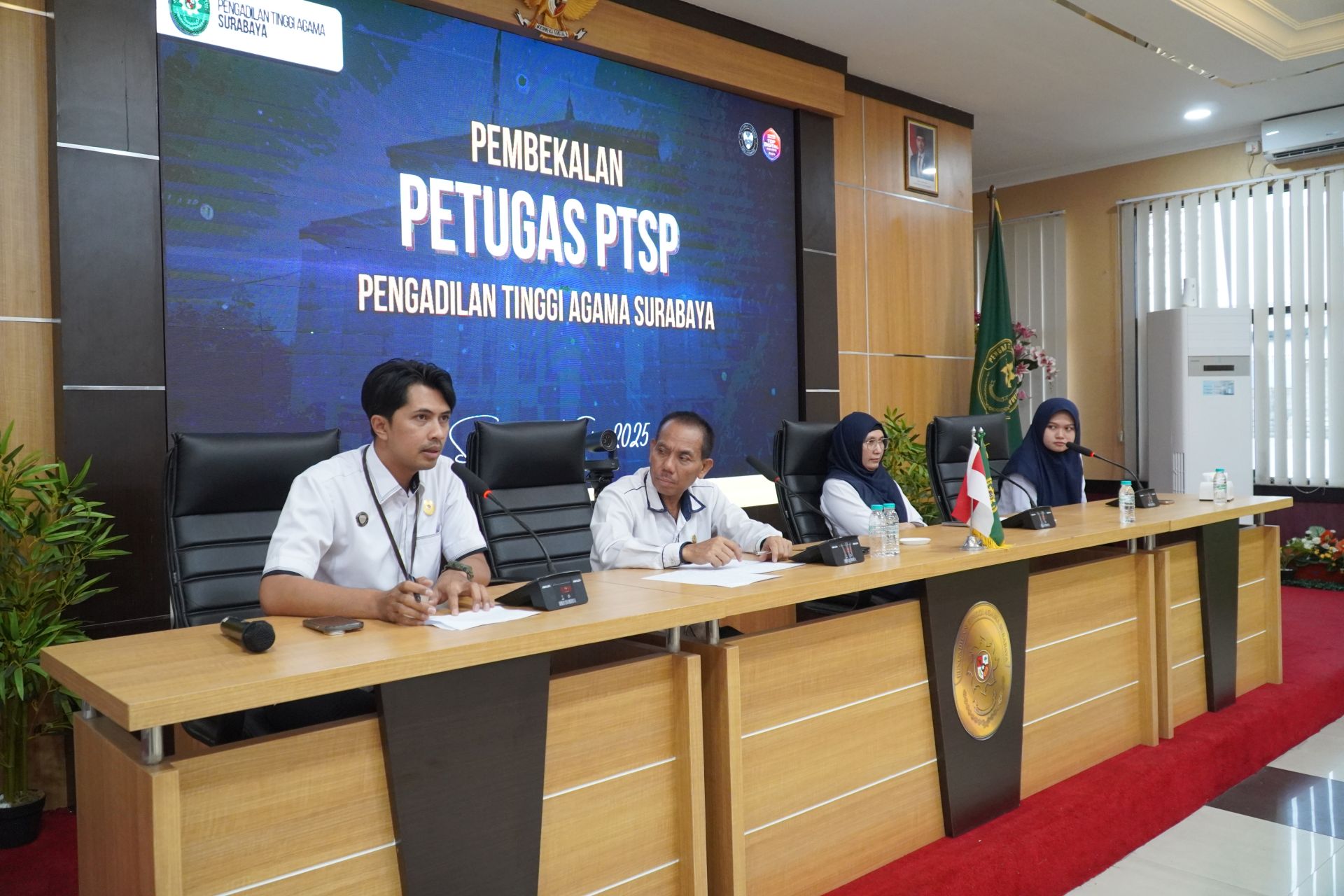 Beri Layanan Prima Kepada Masyarakat, PTA Surabaya Gelar Sosialisasi bagi Petugas PTSP
