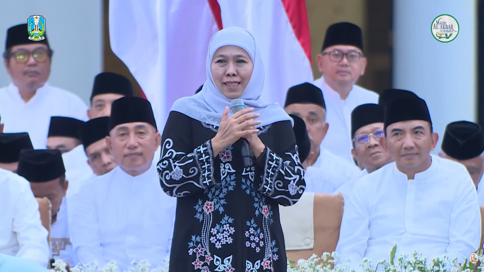 Buka Bersama Gubernur Dengan Hadiah Kurma Raja Salman di Masjid Nasional Al-Akbar Surabaya